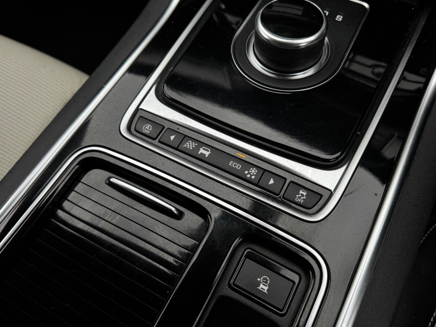 Used Jaguar XF 2018 for sale - 76166653: Photo 9