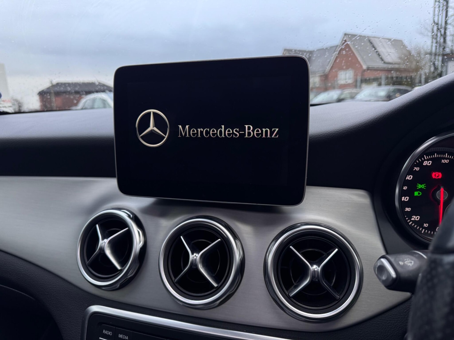 Used Mercedes-Benz GLA 2018 for sale - 77696169: Photo 2