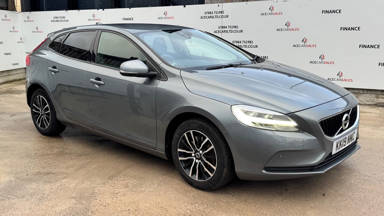 Used Volvo V40 2019 for sale - 77238637: Photo 2