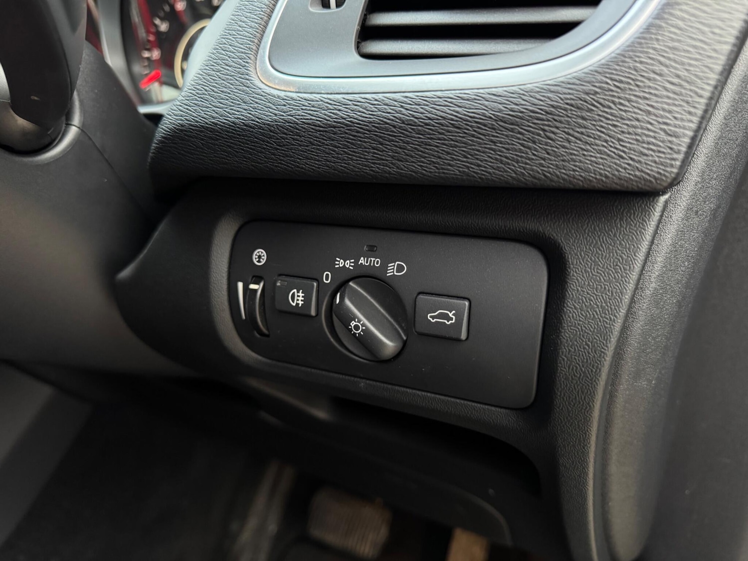 Used Volvo V40 2019 for sale - 77238637: Photo 37