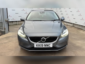 Used Volvo V40 2019 for sale - 77238637: Photo