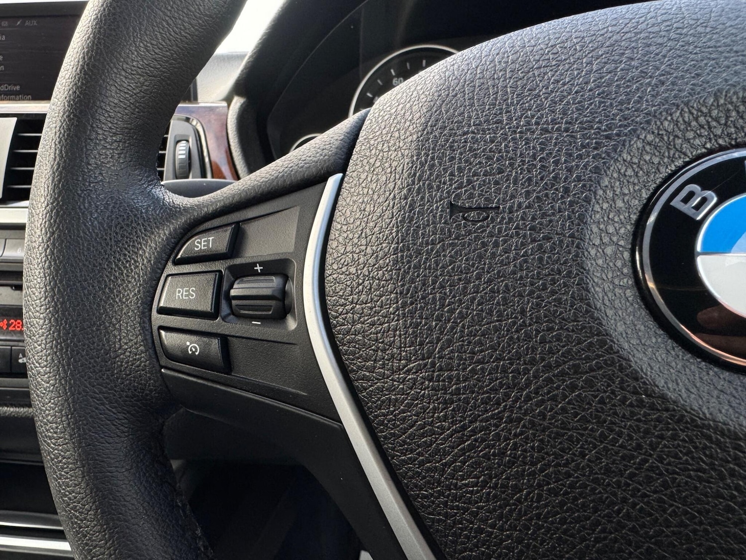 Used BMW 3 Series 2013 for sale - 76689223: Photo 32