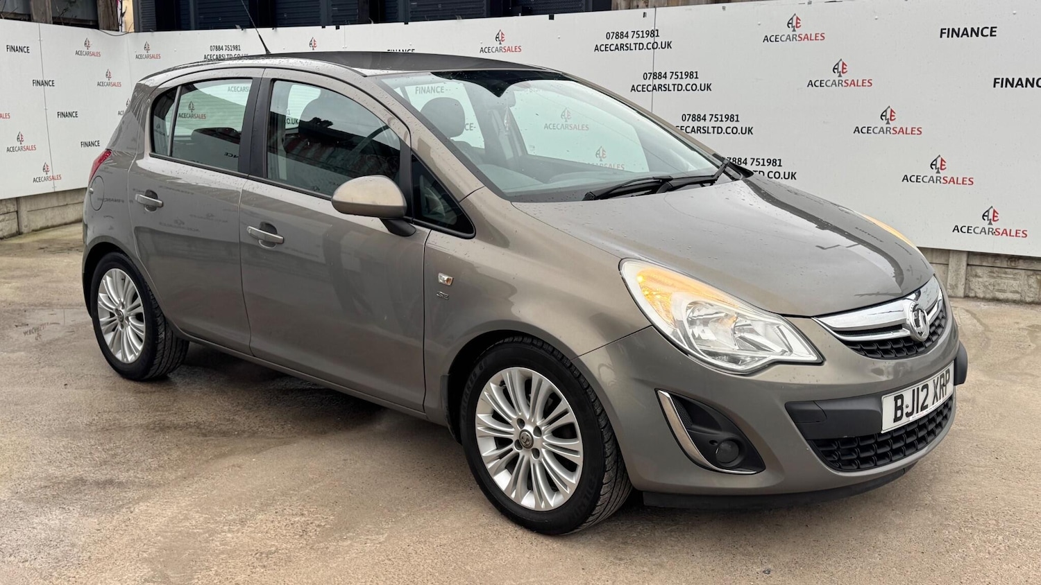 Used Vauxhall Corsa 2012 for sale - 77279472: Photo 2
