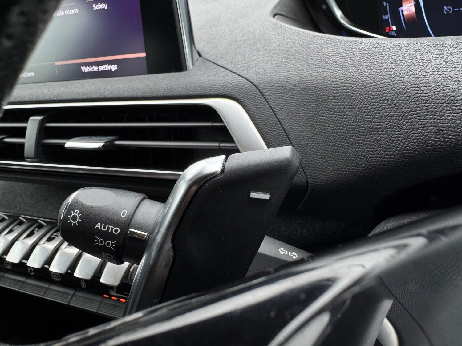 Used Peugeot 5008 2018 for sale - 77468878: Photo 35