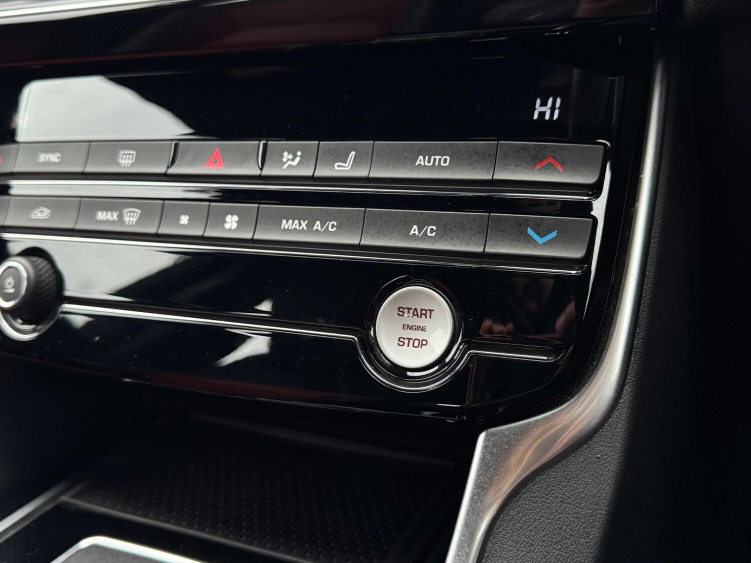 Used Jaguar XE for sale - 77509733: Photo 25