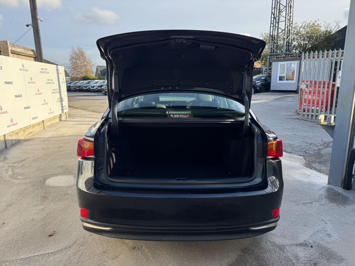 Used Lexus IS 2018 for sale - 76993737: Photo 76