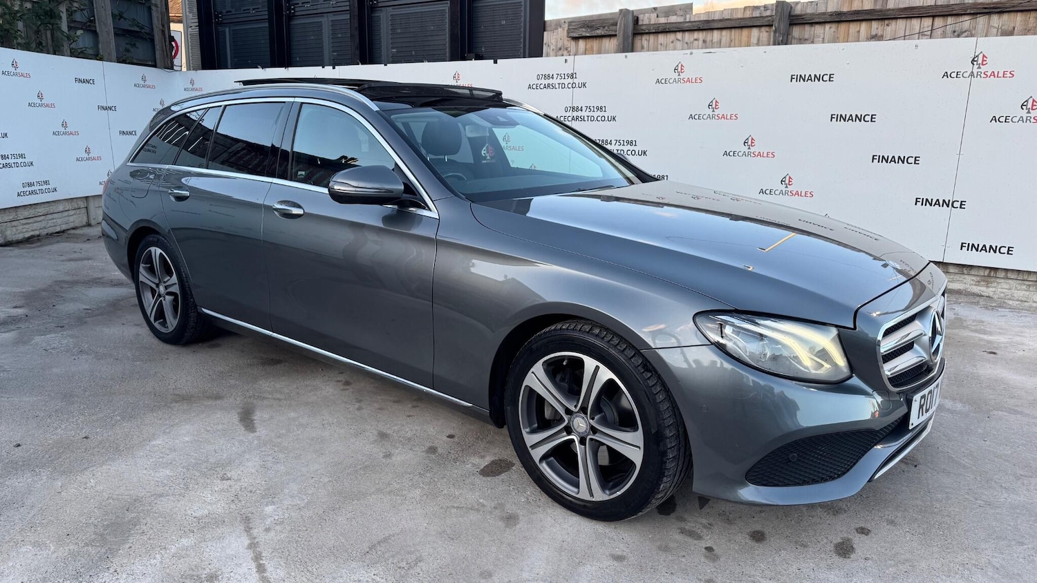 Used Mercedes-Benz E Class 2017 for sale - 76633903: Photo 2