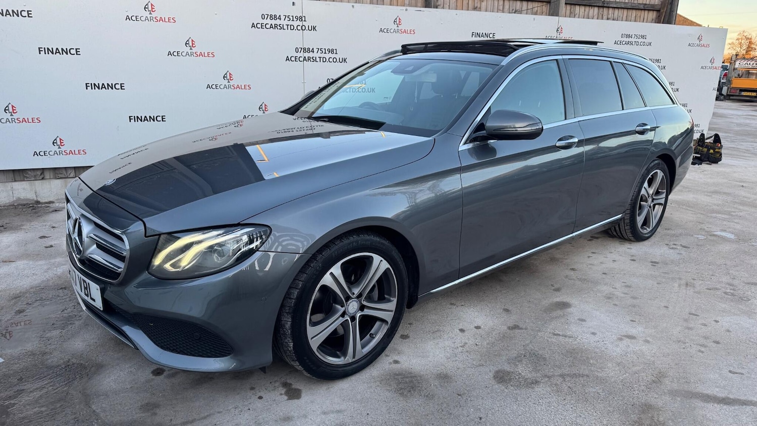 Used Mercedes-Benz E Class 2017 for sale - 76633903: Photo 4