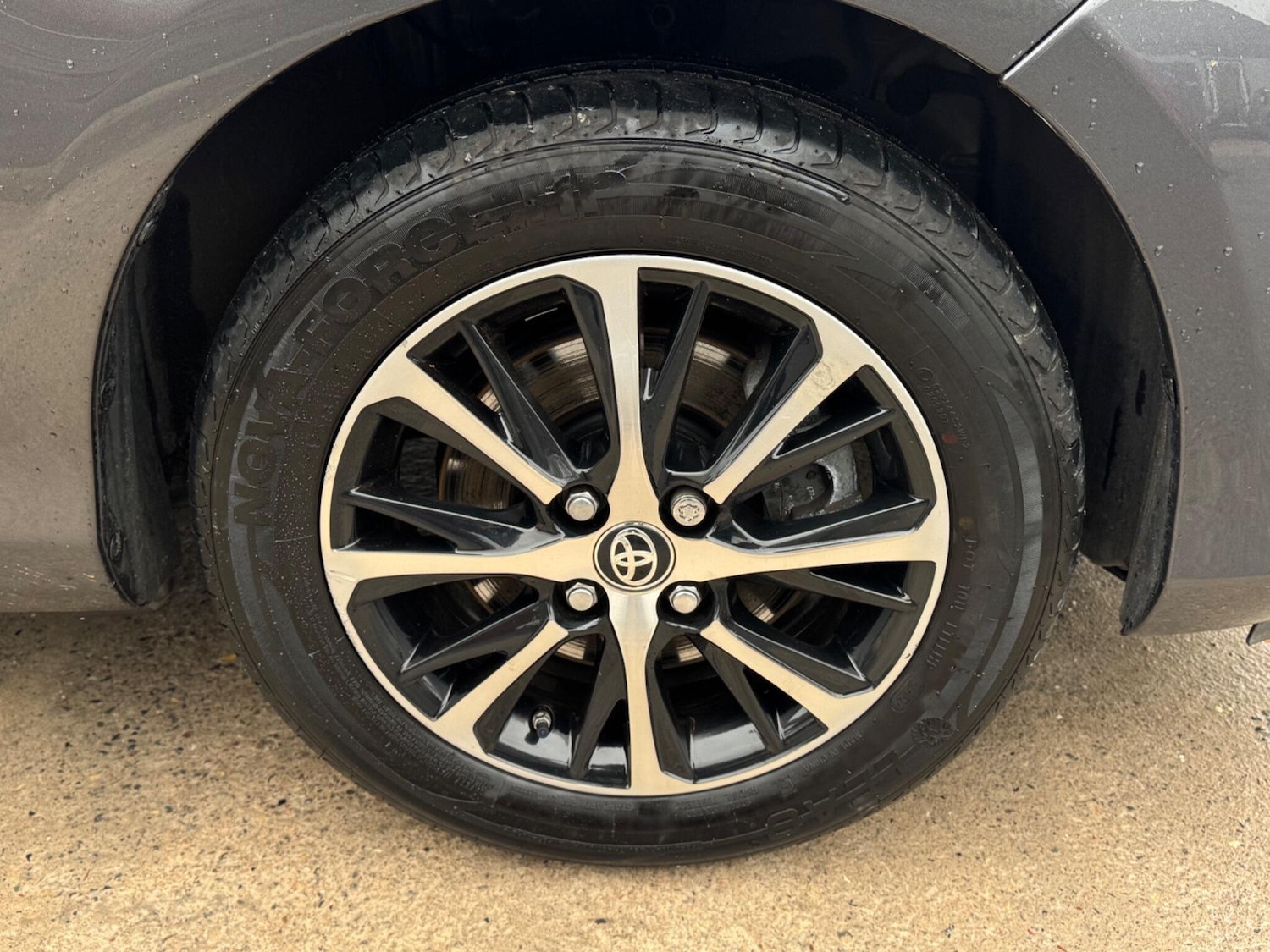 Used Toyota Yaris 2019 for sale - 76976180: Photo 65