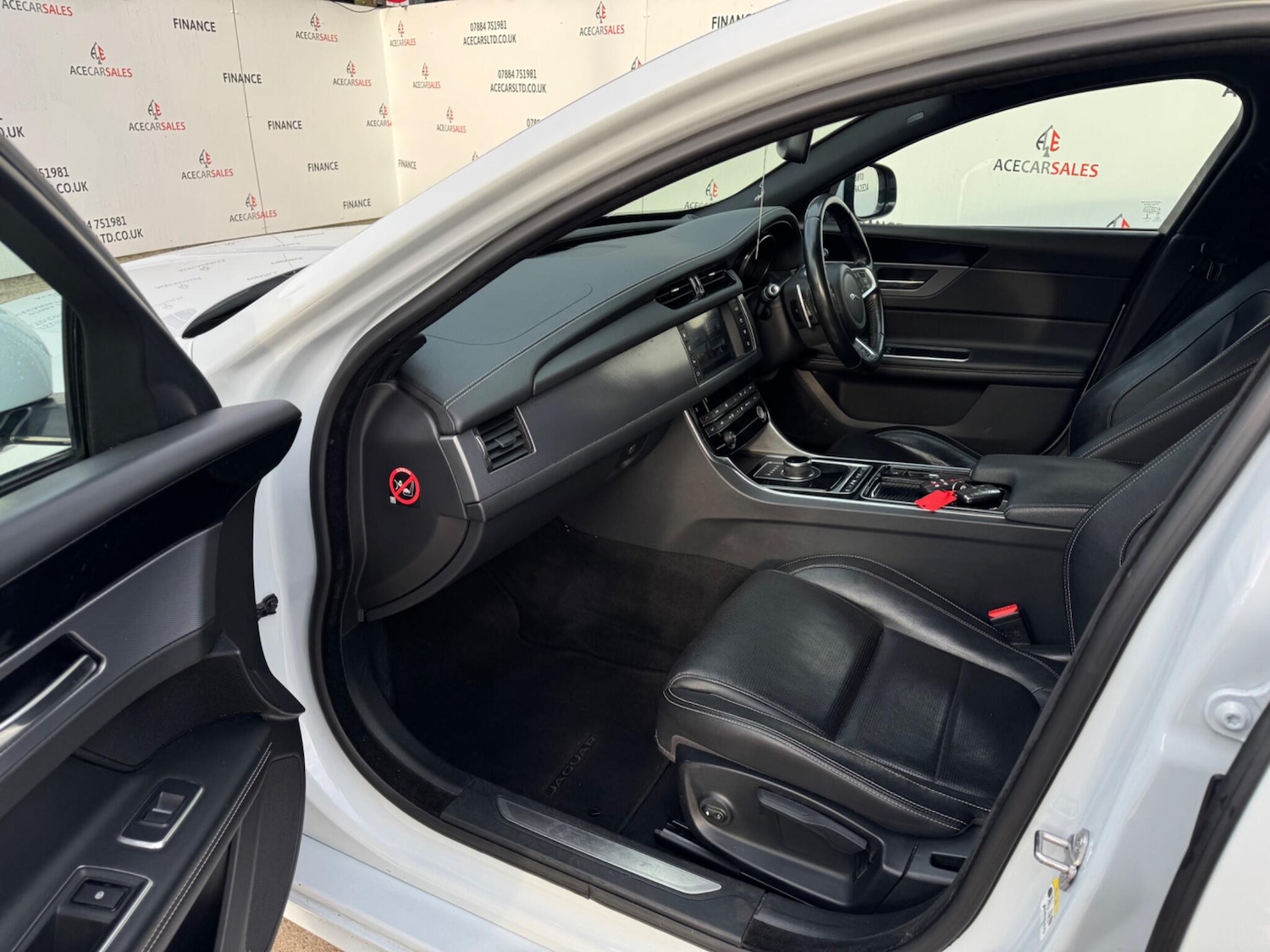 Used Jaguar XF 2017 for sale - 77203196: Photo 17