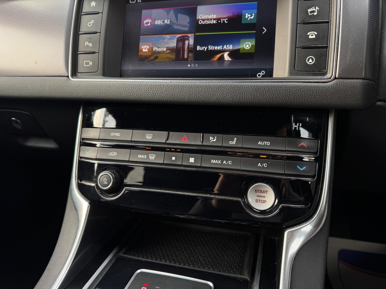 Used Jaguar XF 2017 for sale - 77203196: Photo 24