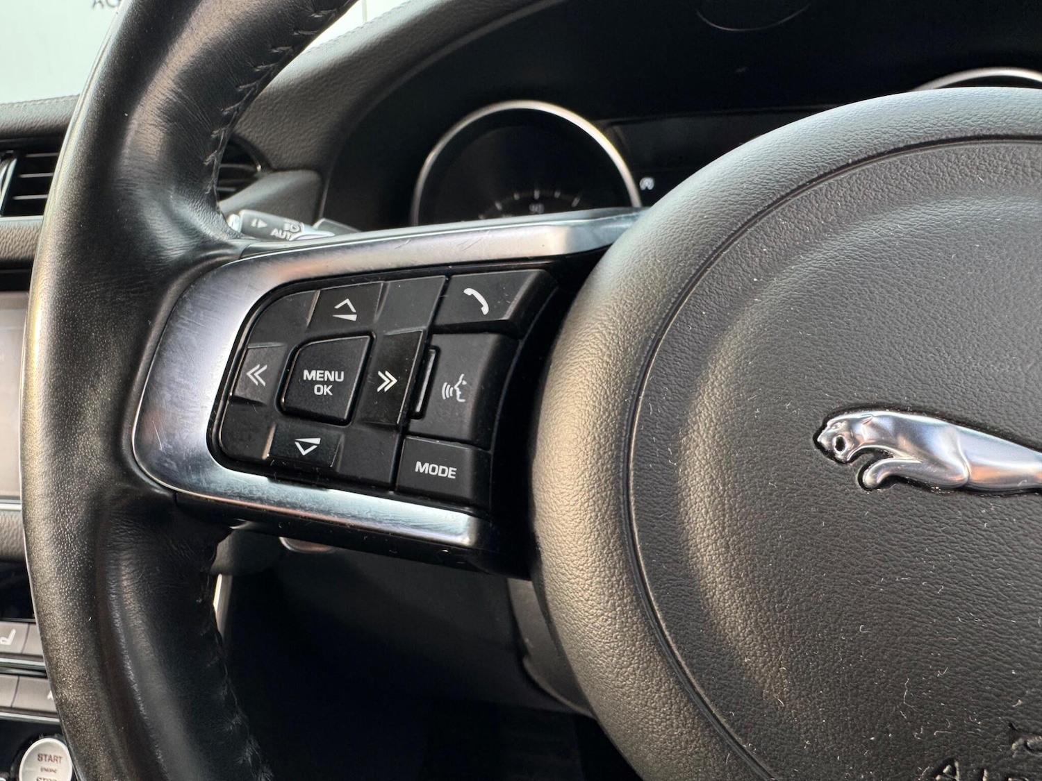 Used Jaguar XF 2017 for sale - 77203196: Photo 32