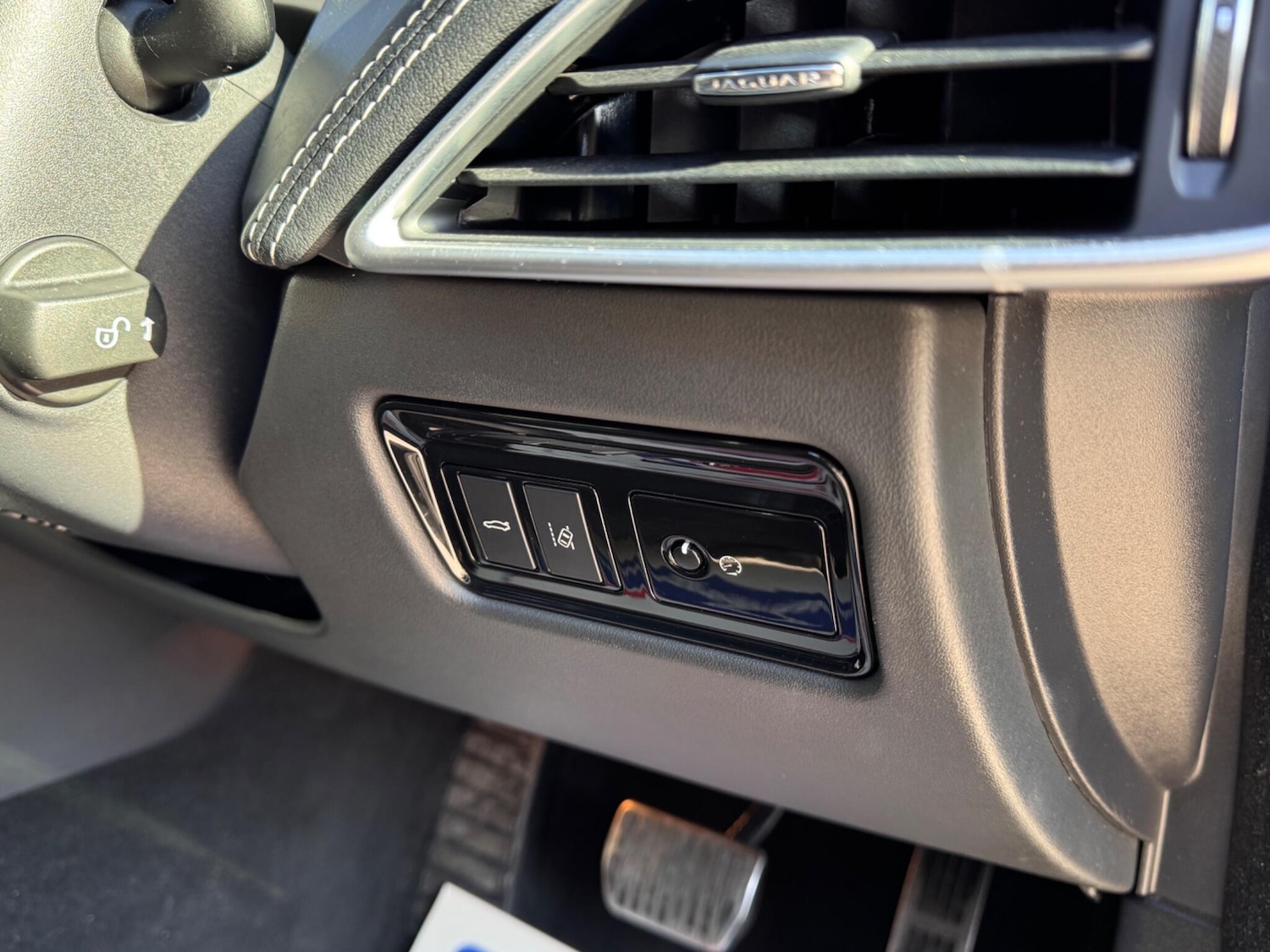 Used Jaguar XE 2017 for sale - 78086865: Photo 53