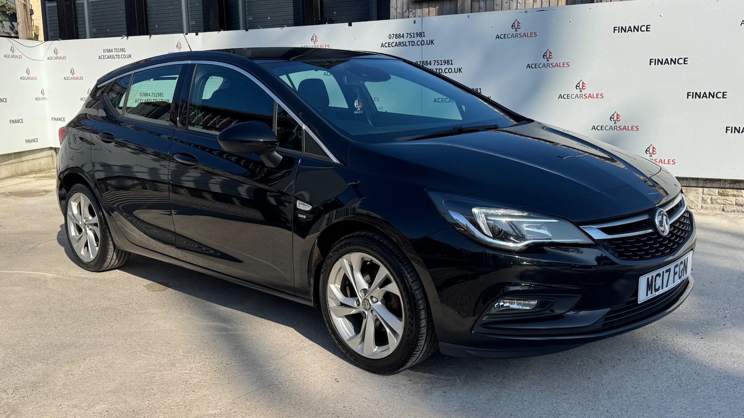 Used Vauxhall Astra for sale - 77958040: Photo 2