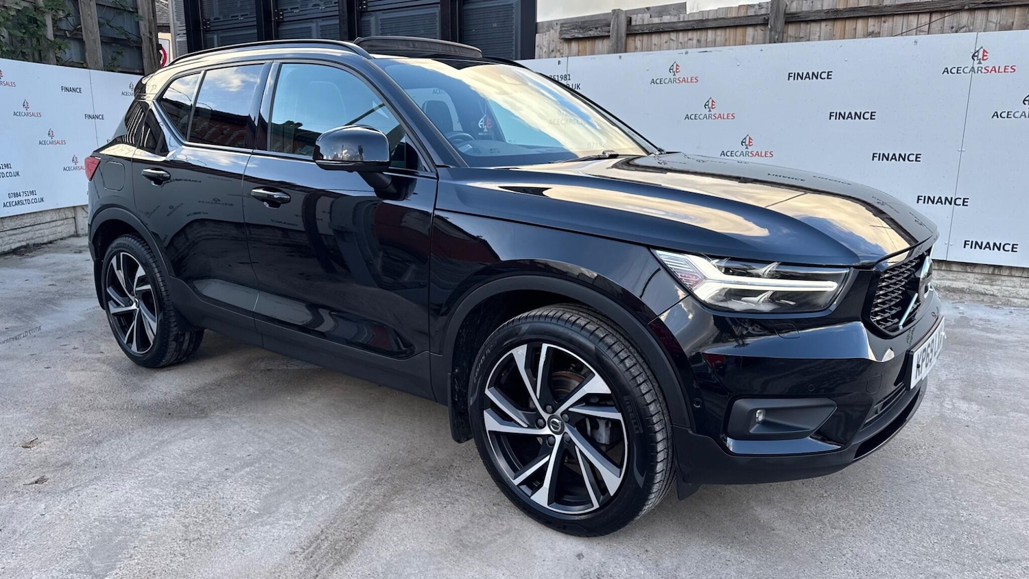 Used Volvo XC40 2019 for sale - 76572765: Photo 2