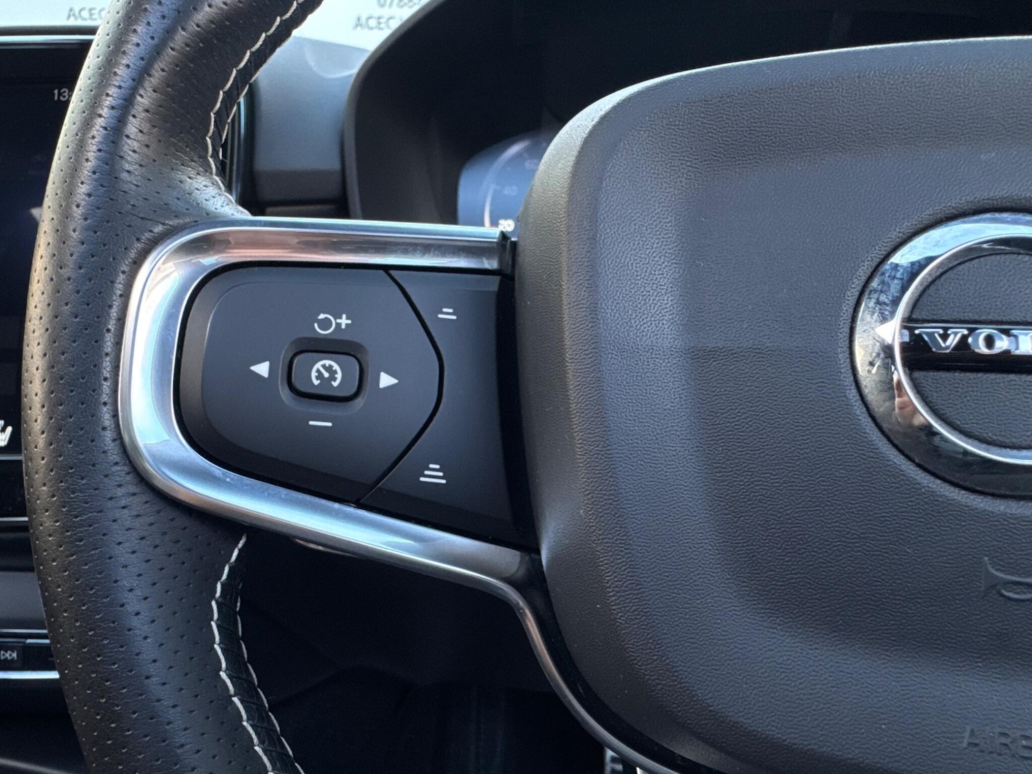 Used Volvo XC40 2019 for sale - 76572765: Photo 32