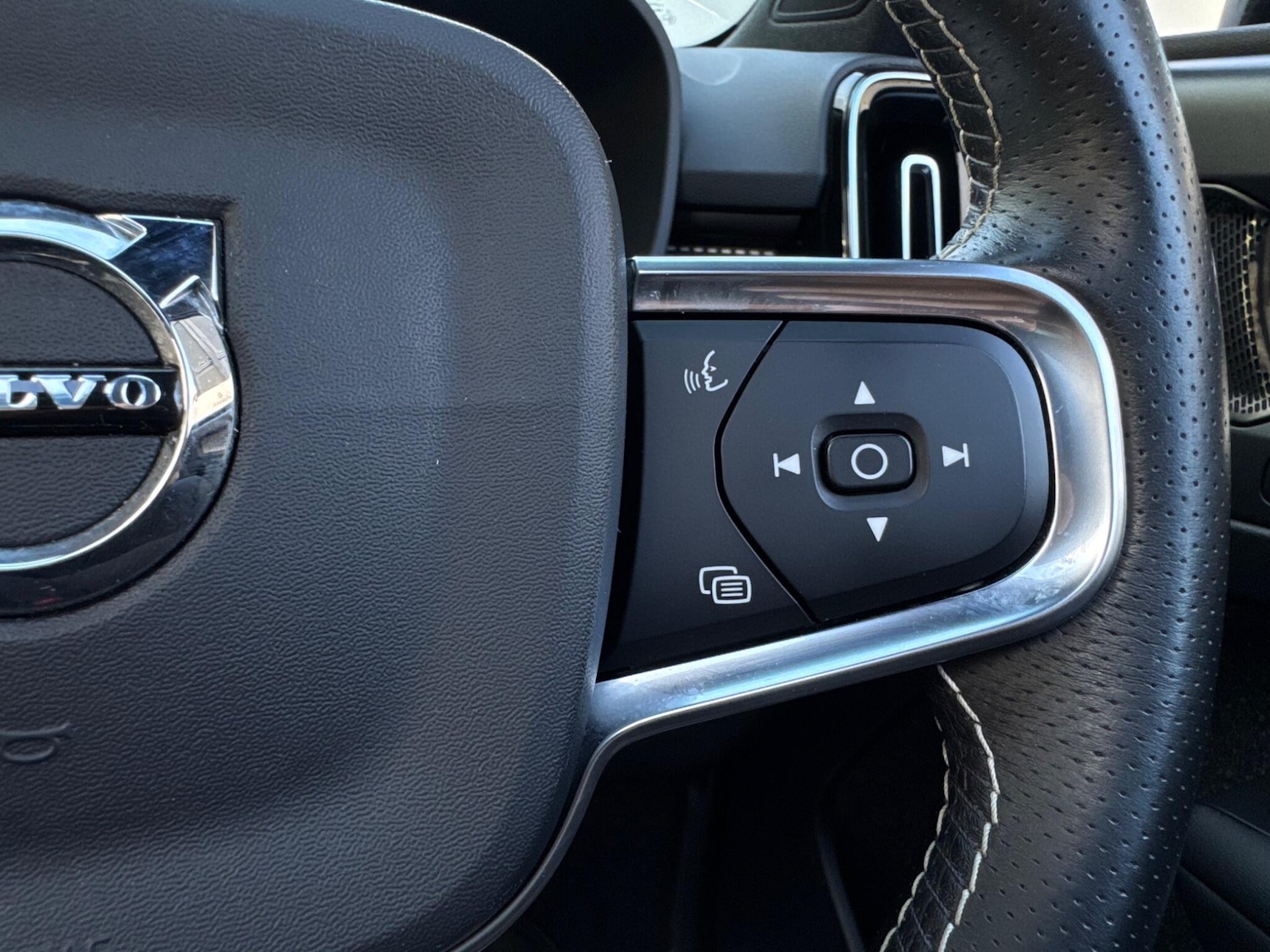 Used Volvo XC40 2019 for sale - 76572765: Photo 34