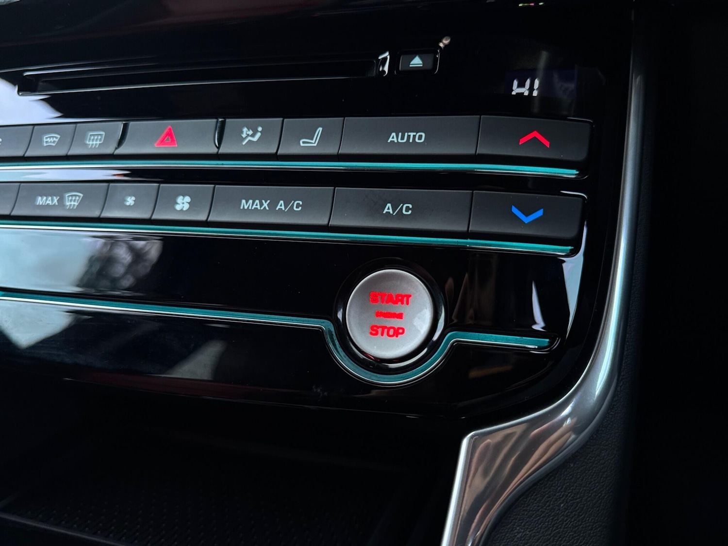 Used Jaguar XE 2017 for sale - 77267783: Photo 25