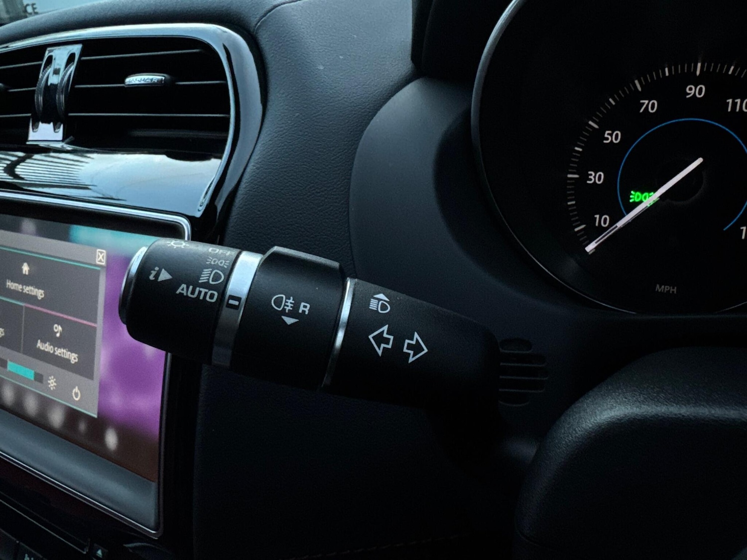 Used Jaguar XE 2017 for sale - 77267783: Photo 30