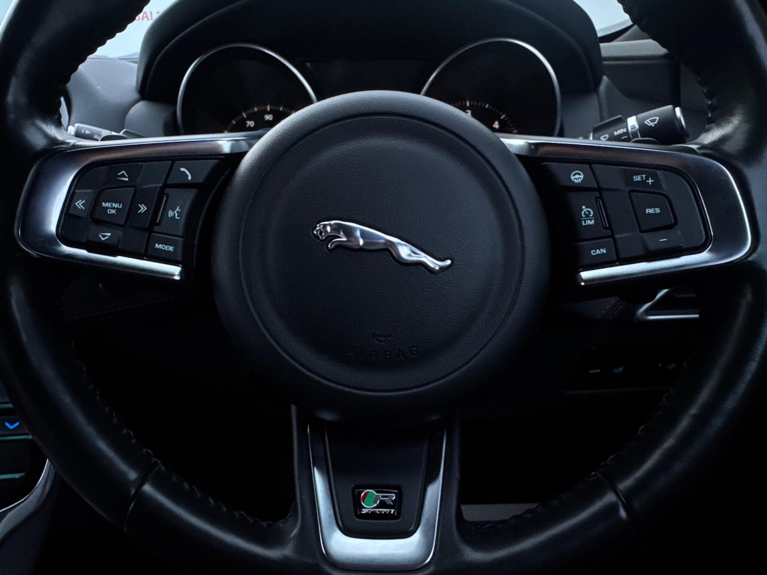 Used Jaguar XE 2017 for sale - 77267783: Photo 33