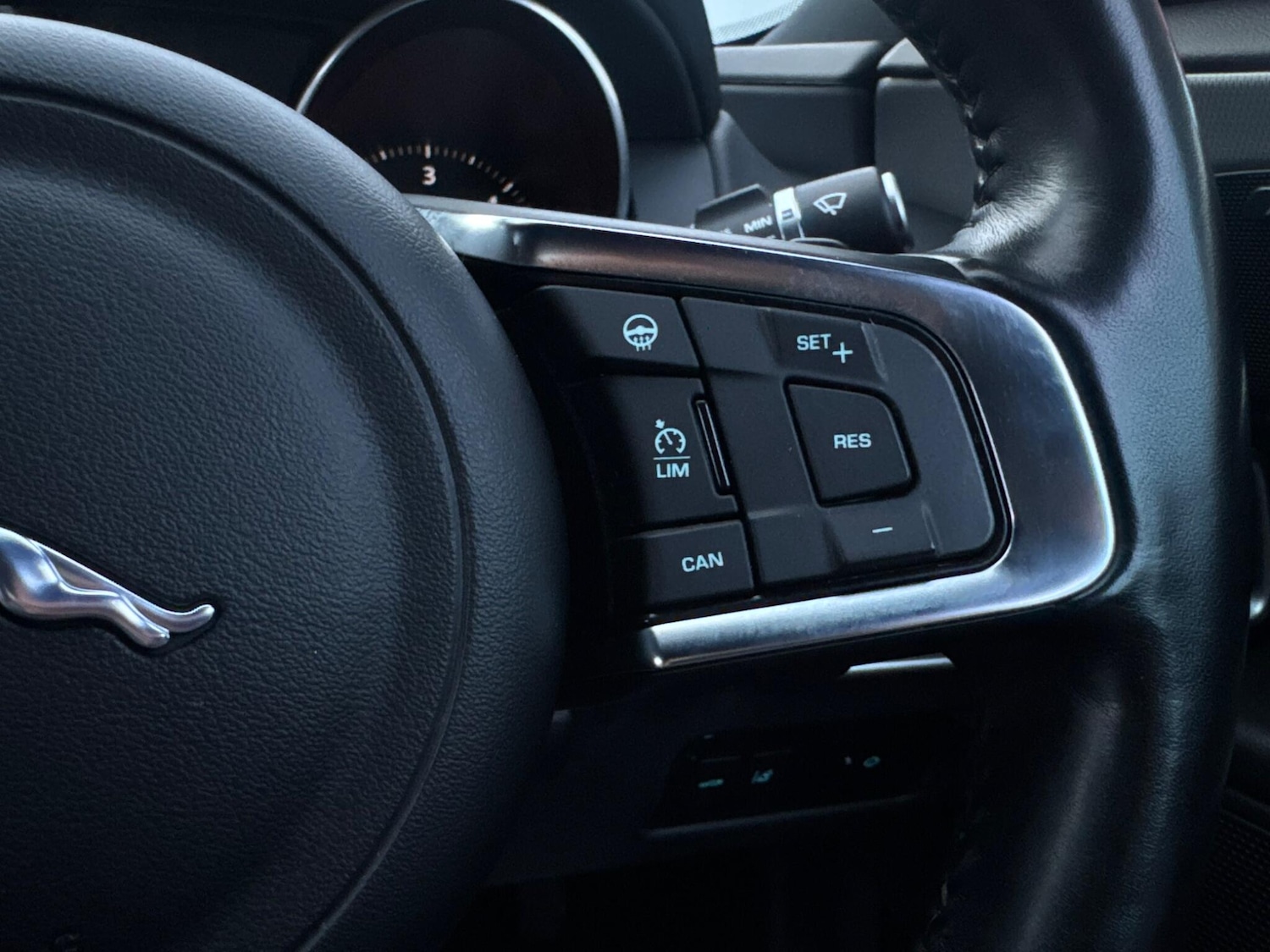 Used Jaguar XE 2017 for sale - 77267783: Photo 34