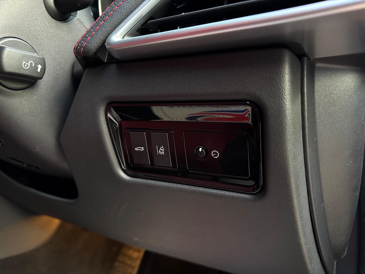 Used Jaguar XE 2017 for sale - 77267783: Photo 64