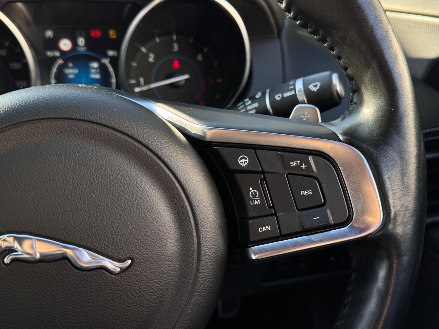 Used Jaguar XE for sale - 77753731: Photo 33