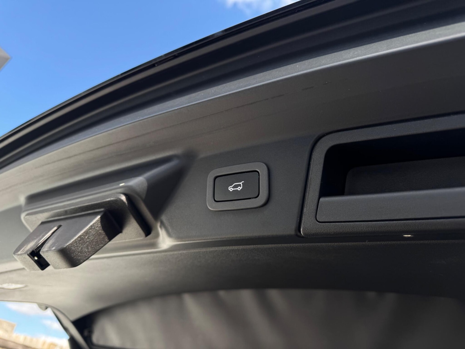 Used Land Rover Range Rover Velar 2017 for sale - 78204182: Photo 65