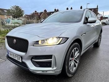 Used Jaguar F-Pace 2019 for sale - 75511119: Photo