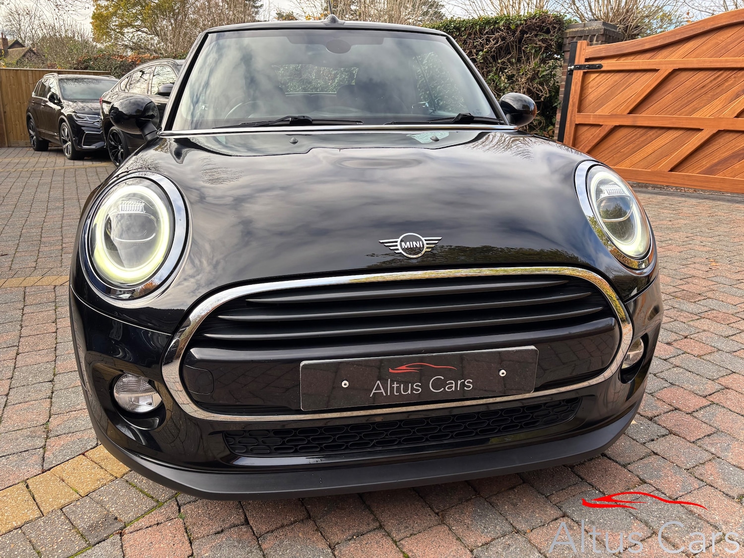 Used MINI Convertible 2018 for sale - 76616880: Photo 2