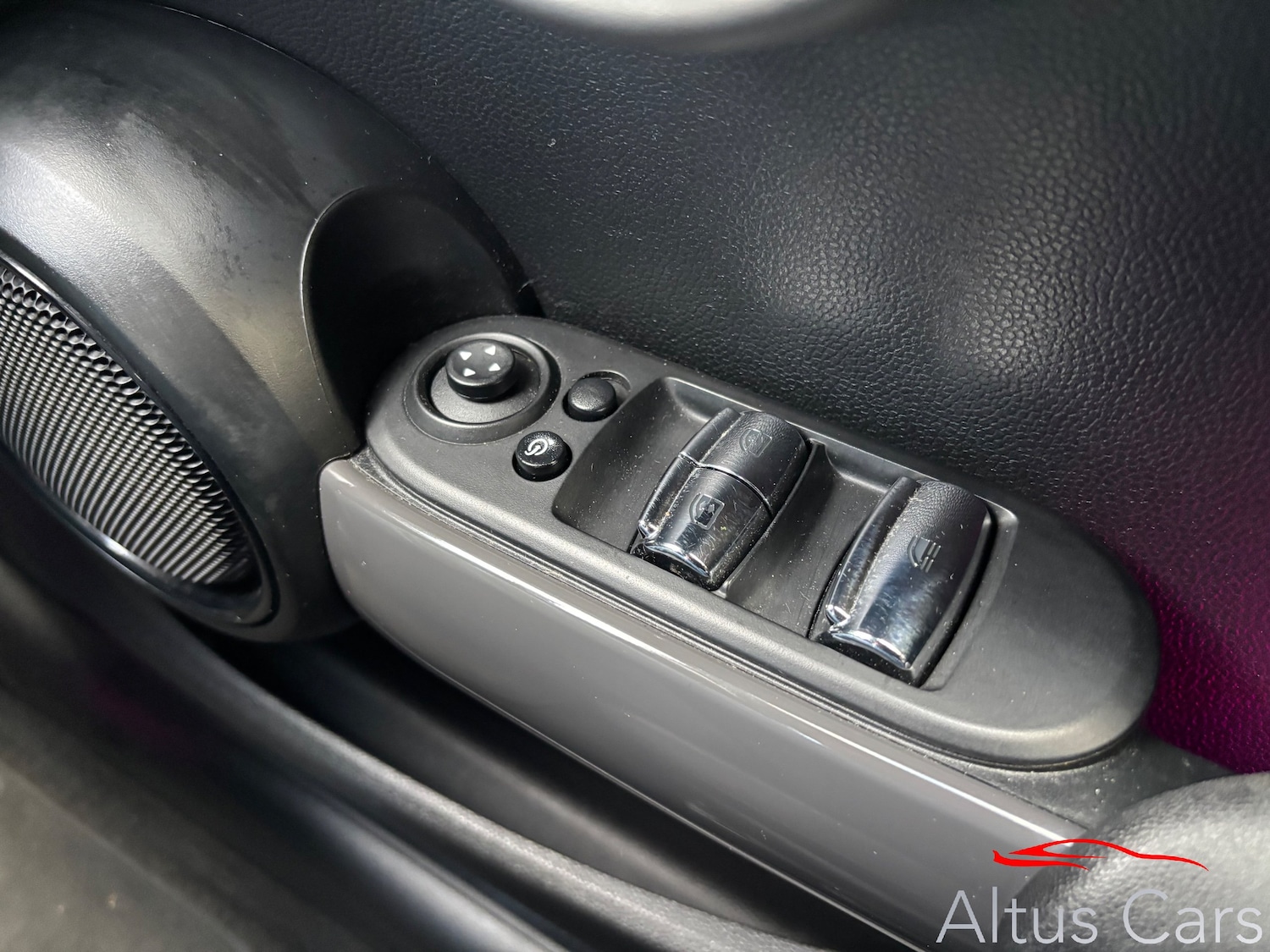 Used MINI Convertible 2018 for sale - 76616880: Photo 23