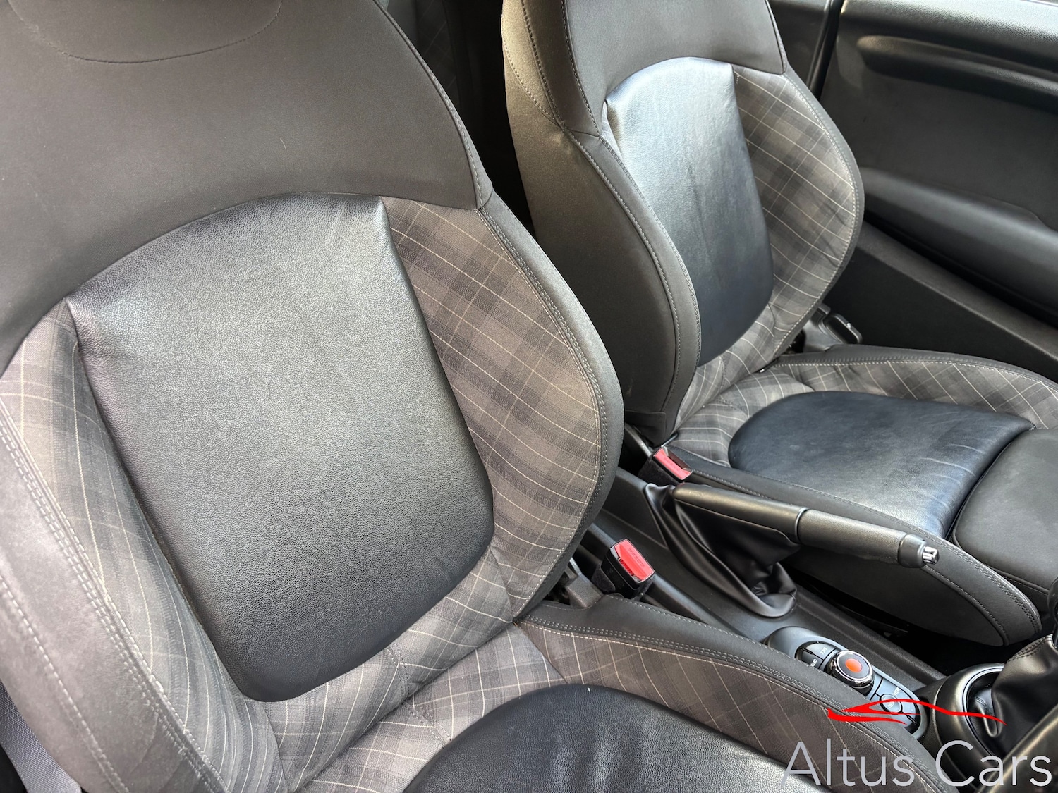 Used MINI Convertible 2018 for sale - 76616880: Photo 25