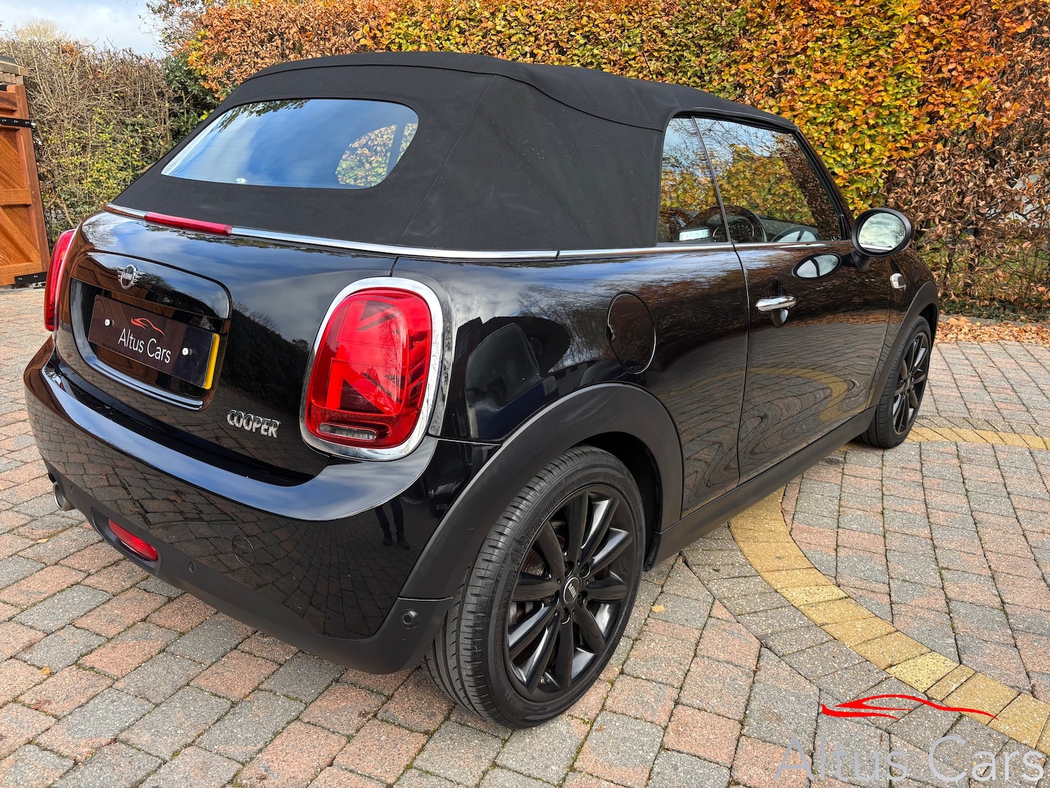 Used MINI Convertible 2018 for sale - 76616880: Photo 3