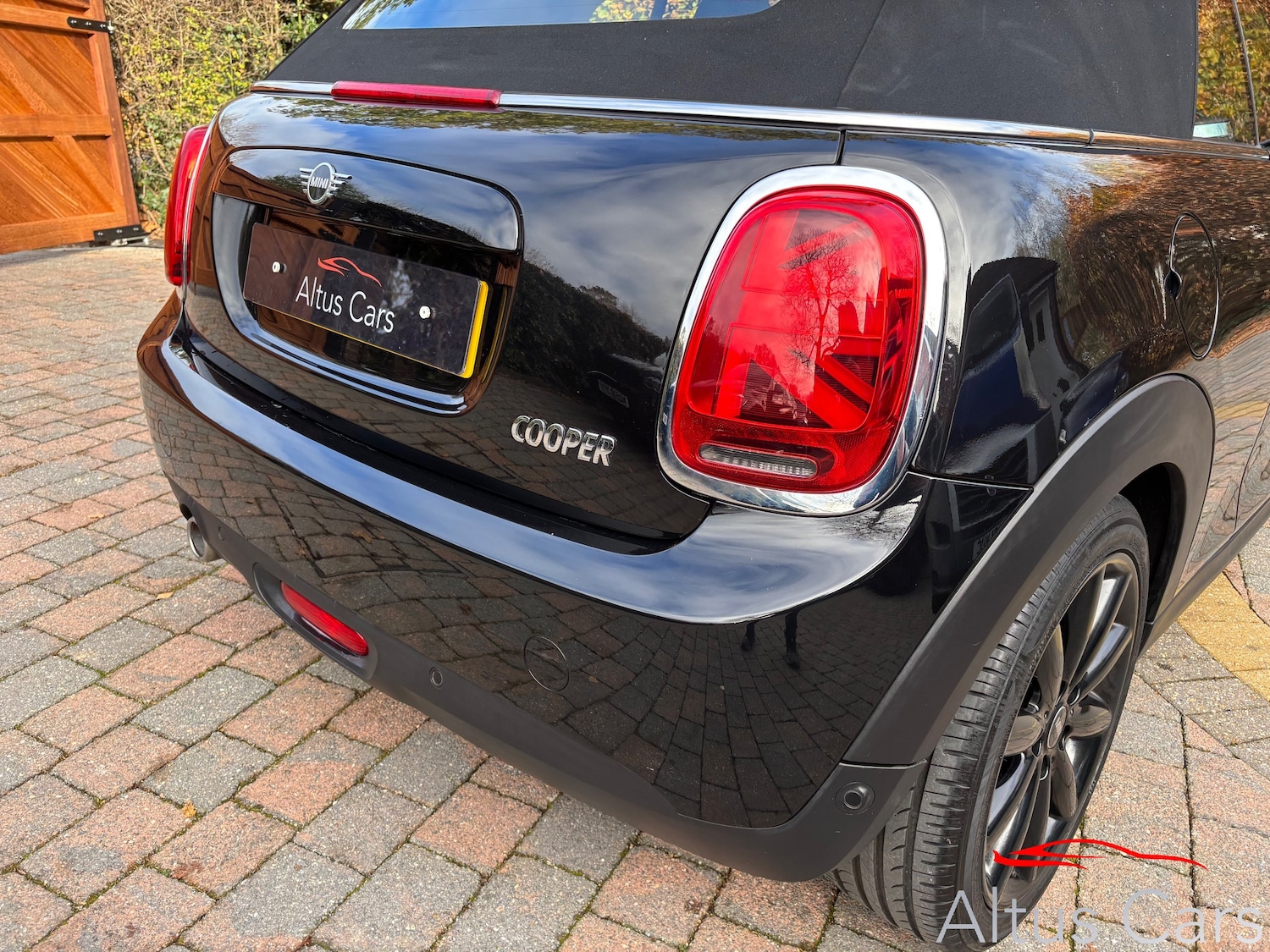 Used MINI Convertible 2018 for sale - 76616880: Photo 8