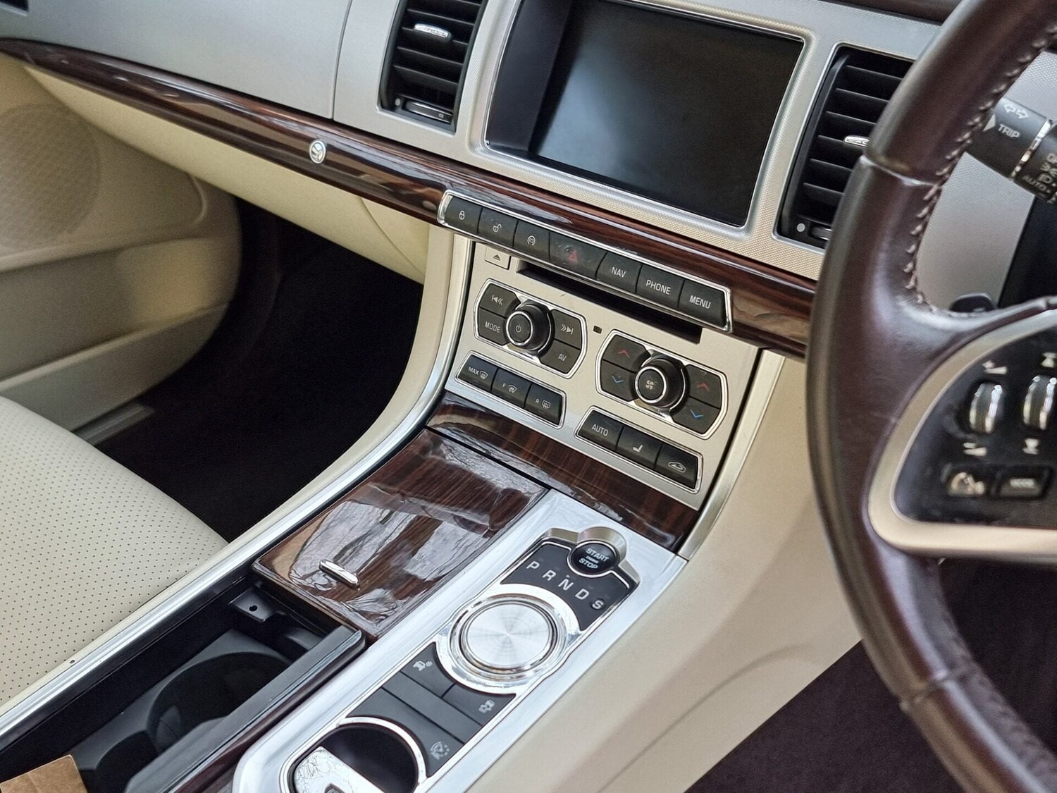 Used Jaguar XF 2015 for sale - 77997099: Photo 25