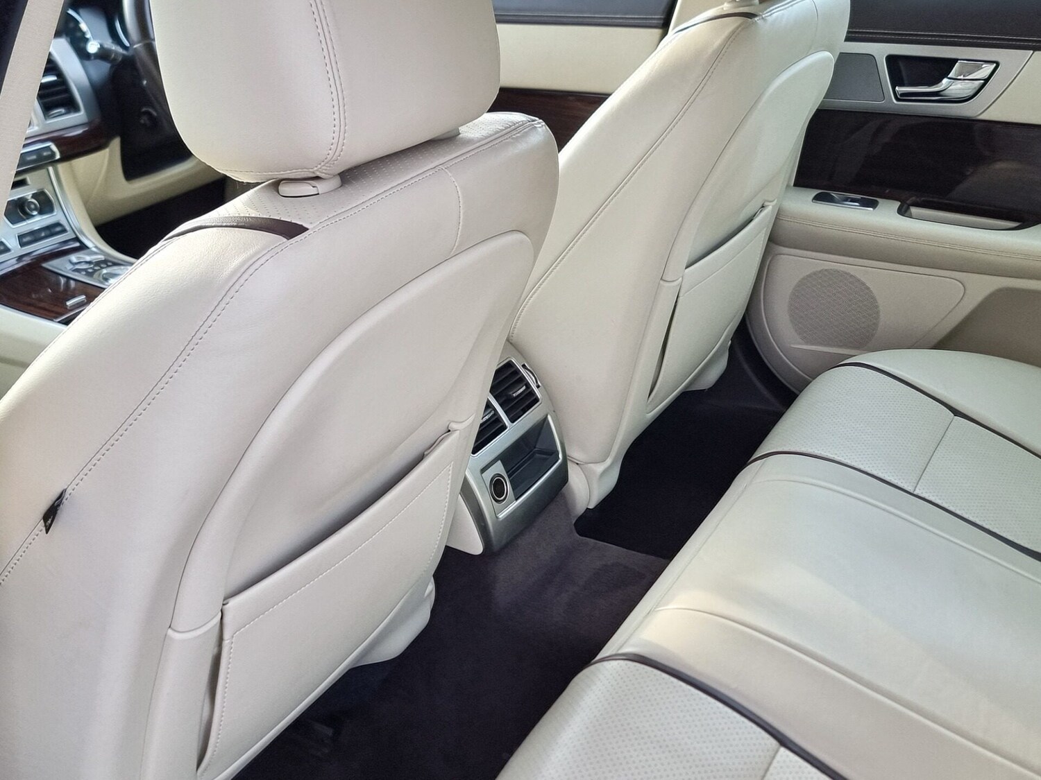 Used Jaguar XF 2015 for sale - 77997099: Photo 32