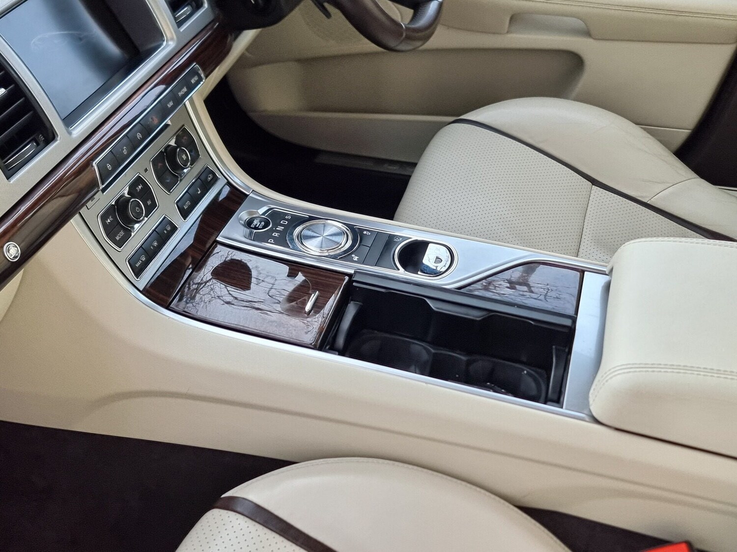Used Jaguar XF 2015 for sale - 77997099: Photo 40