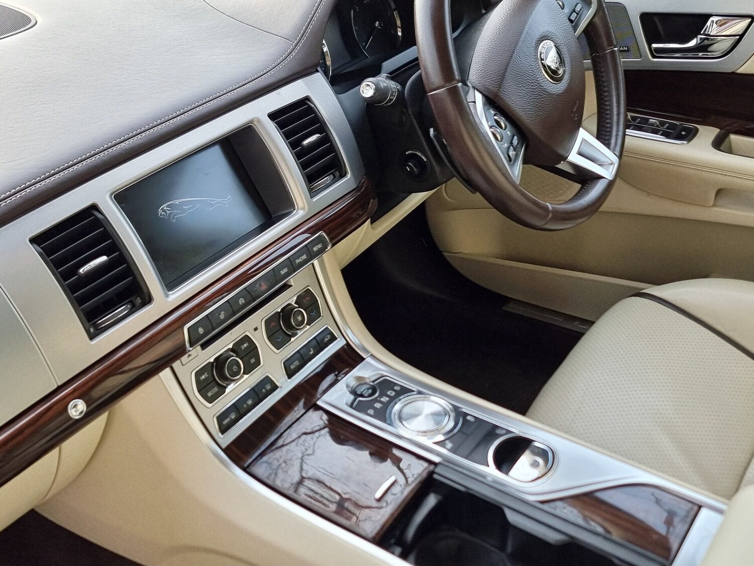 Used Jaguar XF 2015 for sale - 77997099: Photo 41