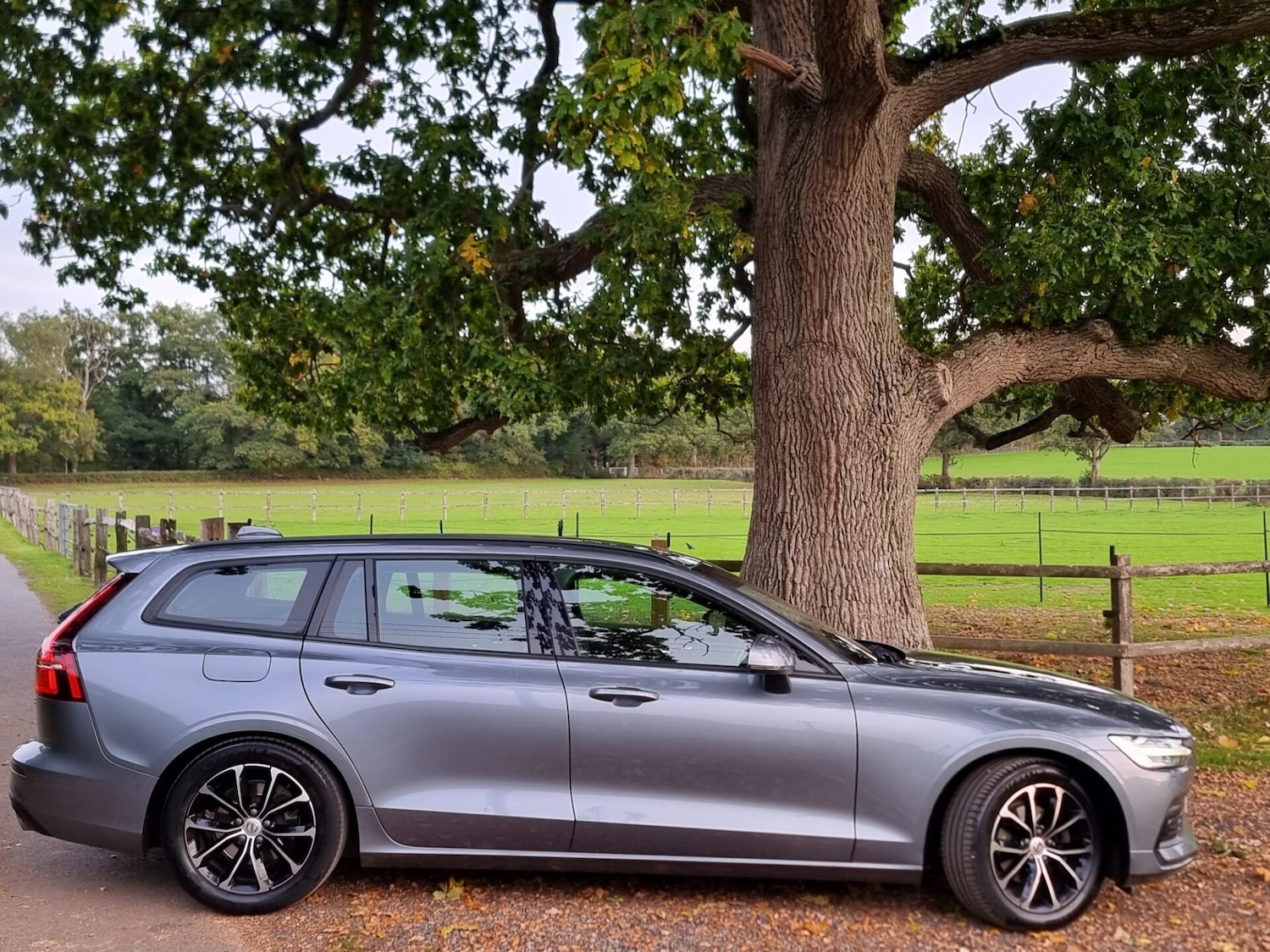 Used Volvo V60 2019 for sale - 76114093: Photo 3