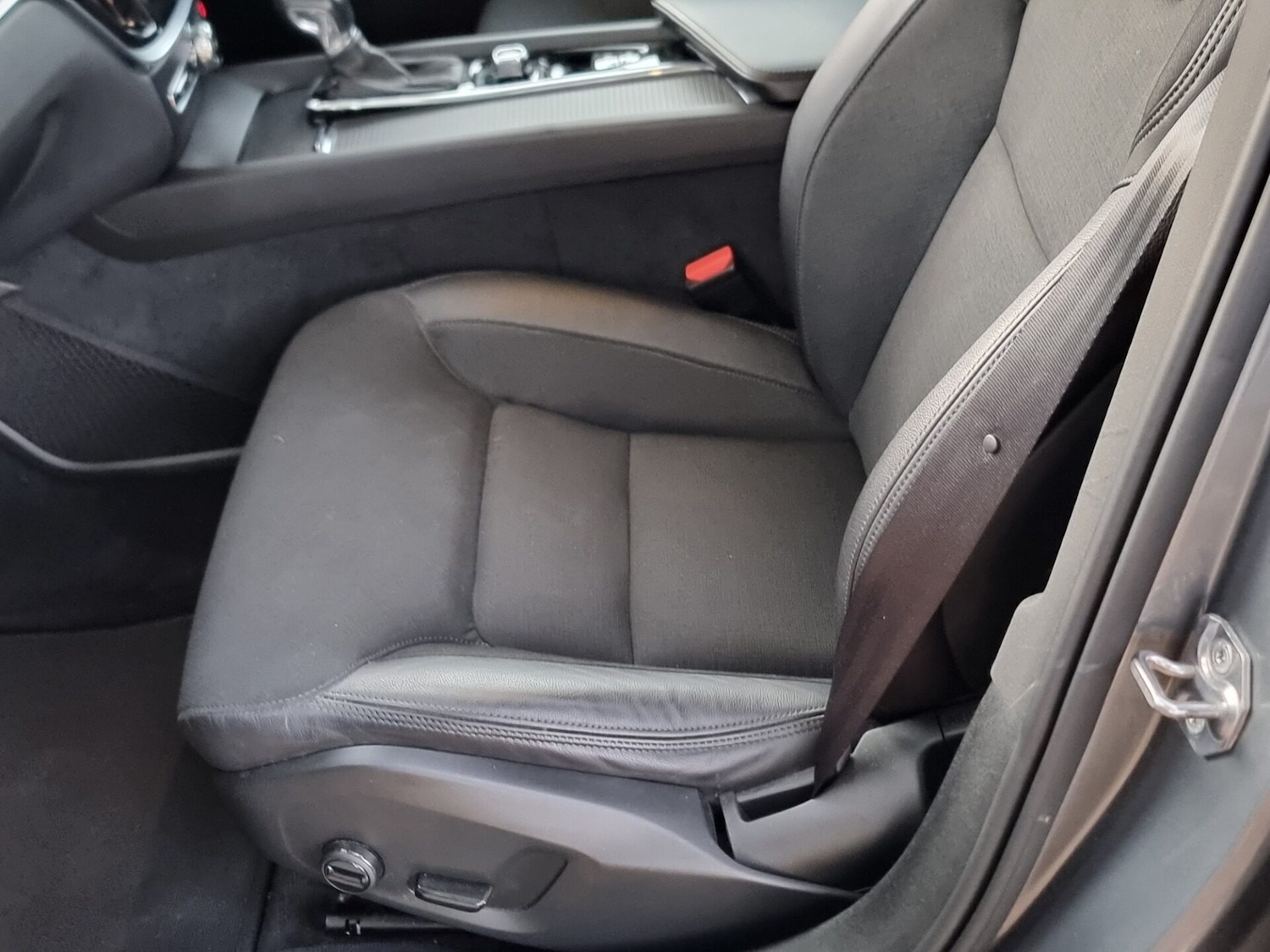 Used Volvo V60 2019 for sale - 76114093: Photo 32