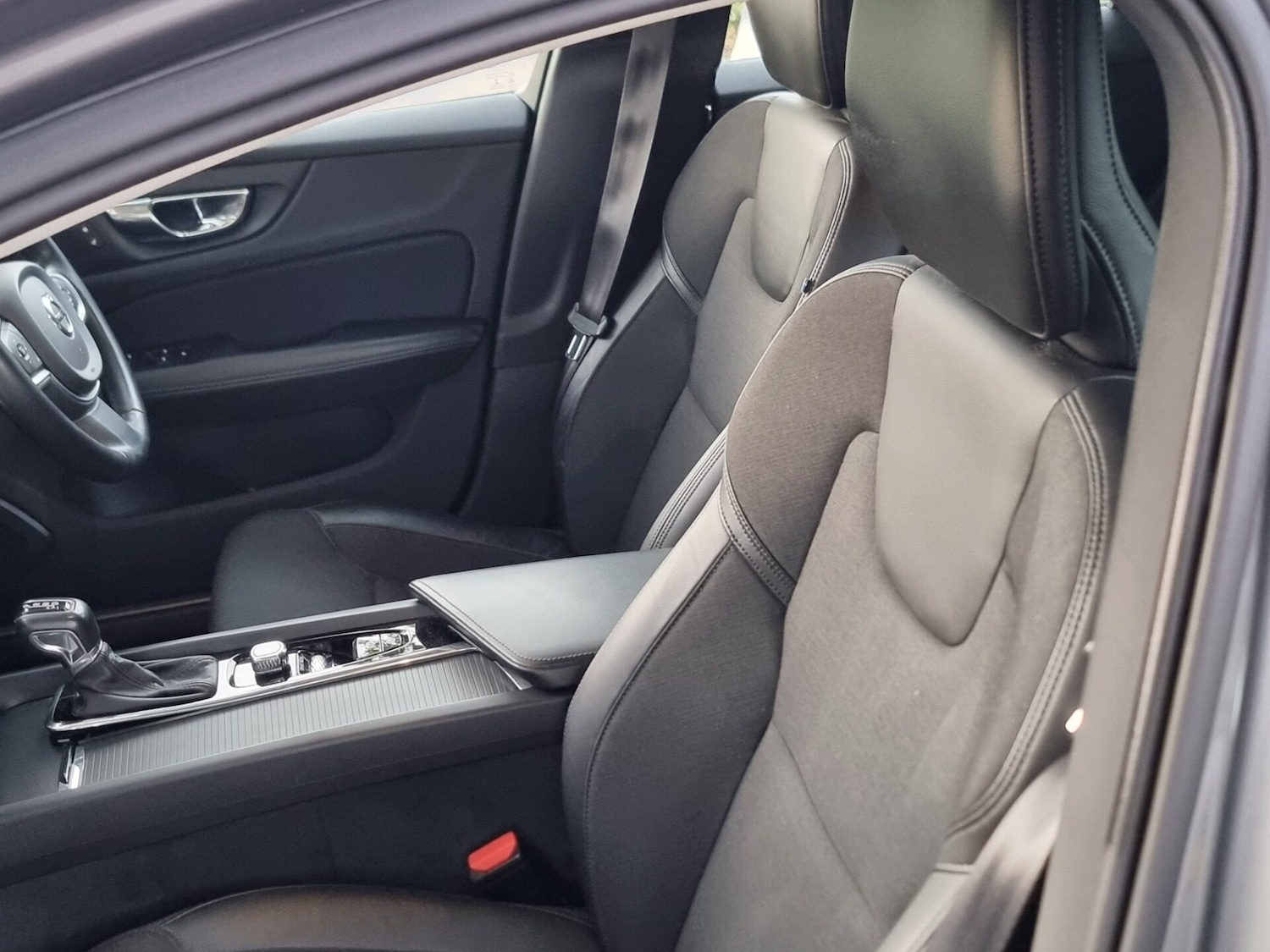 Used Volvo V60 2019 for sale - 76114093: Photo 33