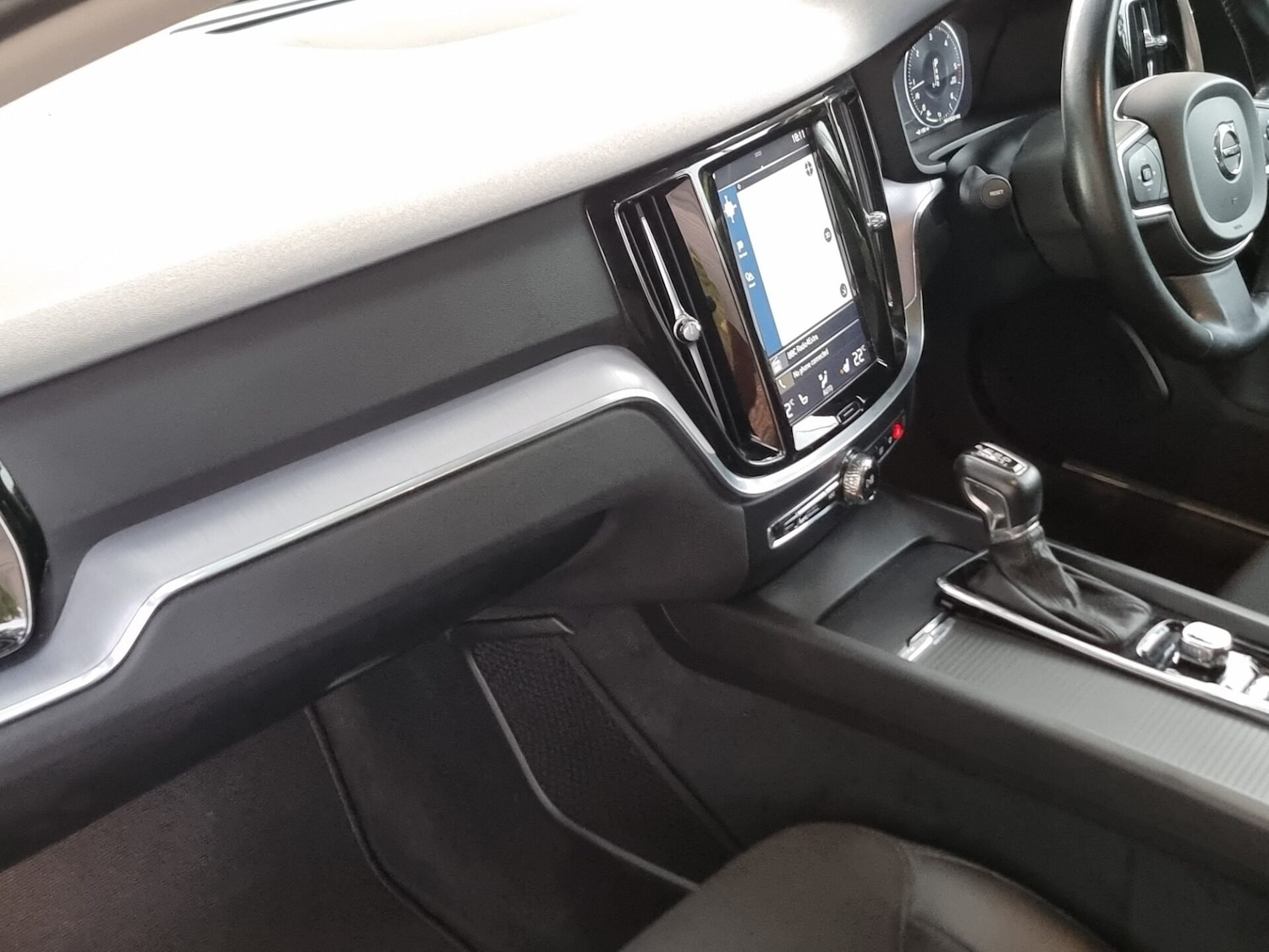 Used Volvo V60 2019 for sale - 76114093: Photo 34