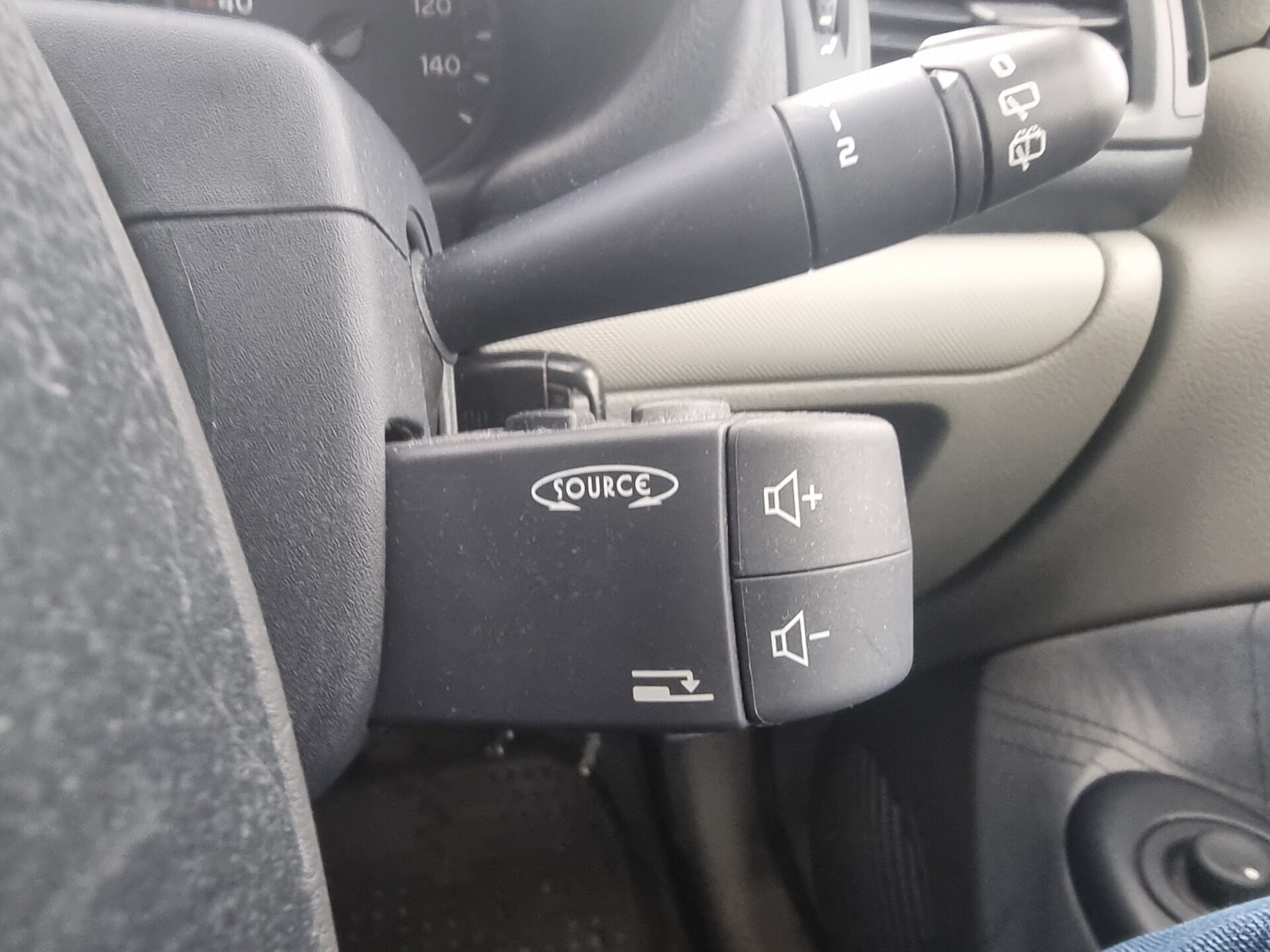 Used Renault Clio 2002 for sale - 77298554: Photo 42