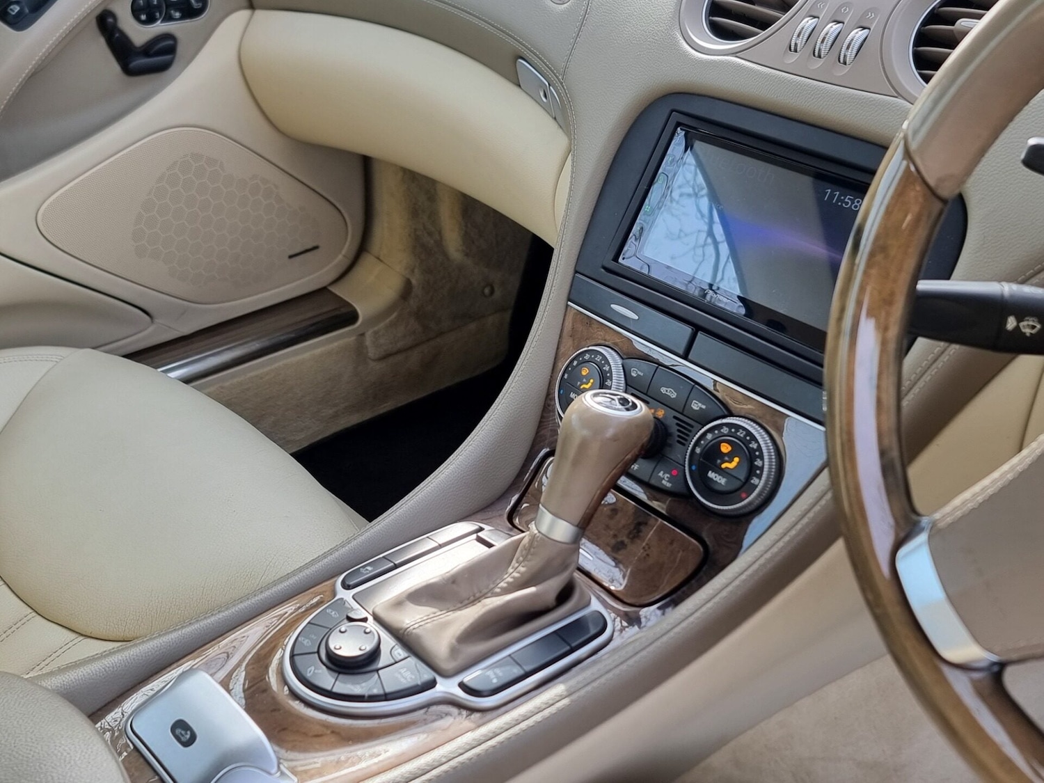 Used Mercedes-Benz SL 2010 for sale - 77579674: Photo 22