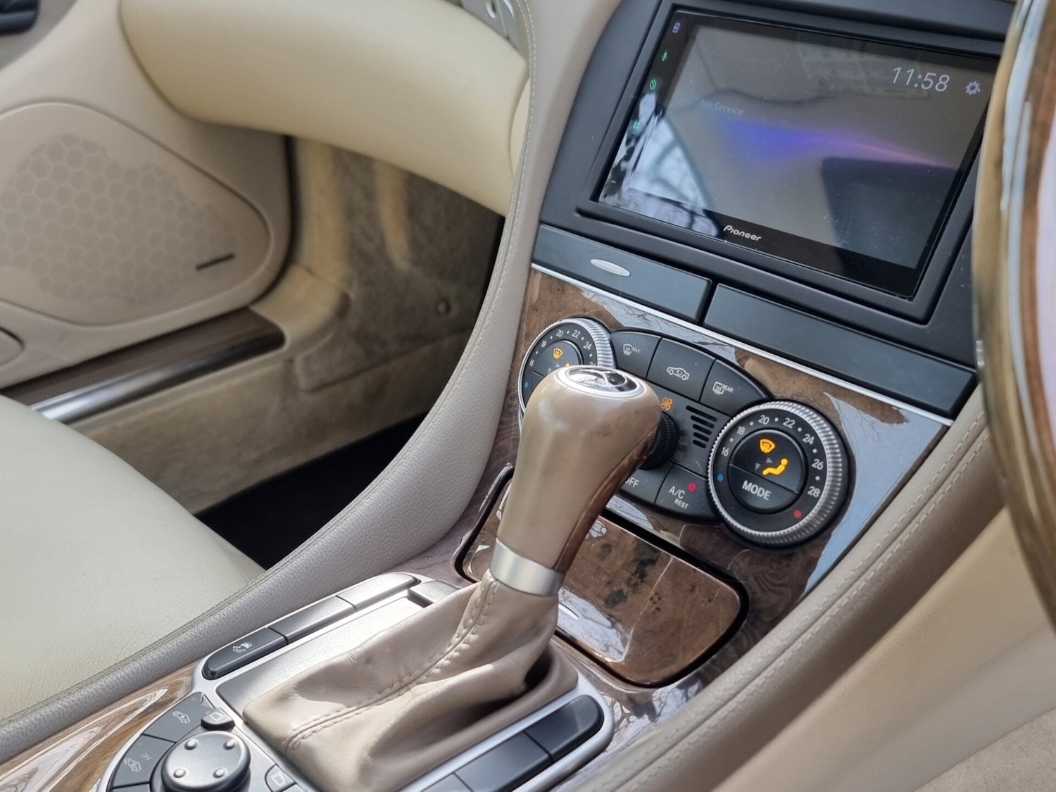 Used Mercedes-Benz SL 2010 for sale - 77579674: Photo 28