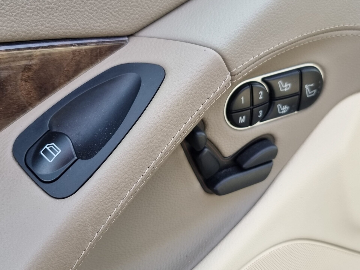 Used Mercedes-Benz SL 2010 for sale - 77579674: Photo 32