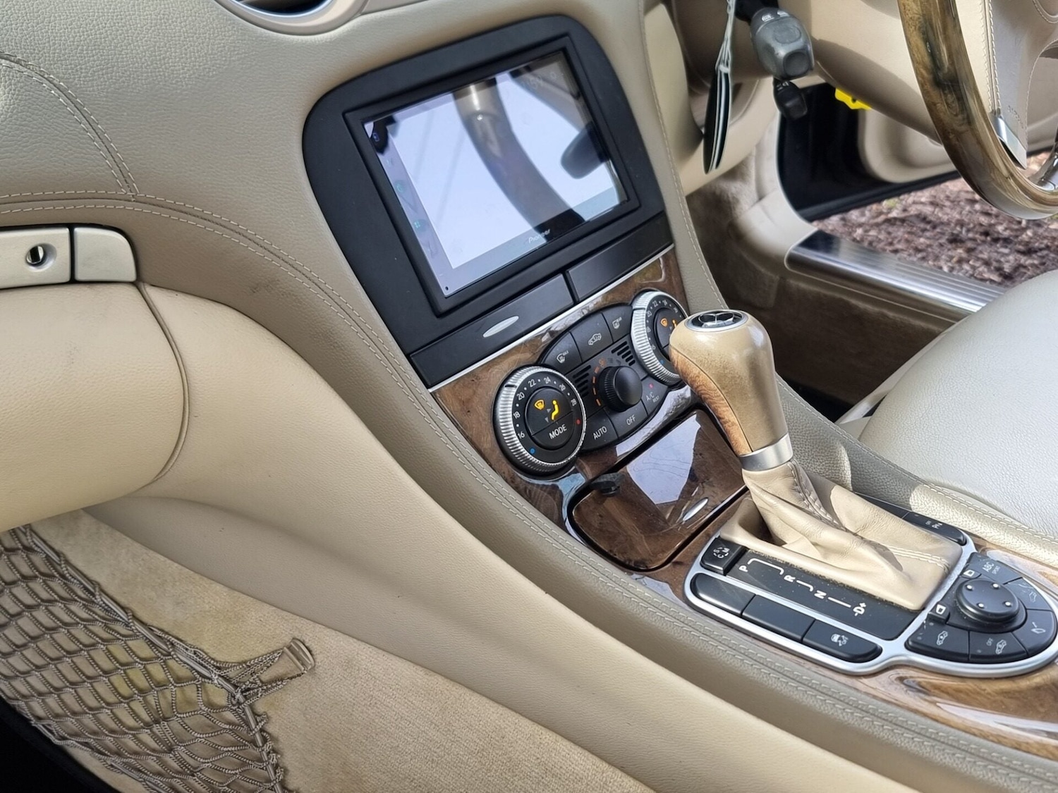 Used Mercedes-Benz SL 2010 for sale - 77579674: Photo 39