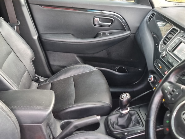 Used Kia Carens 2015 for sale - 76324059: Photo 23