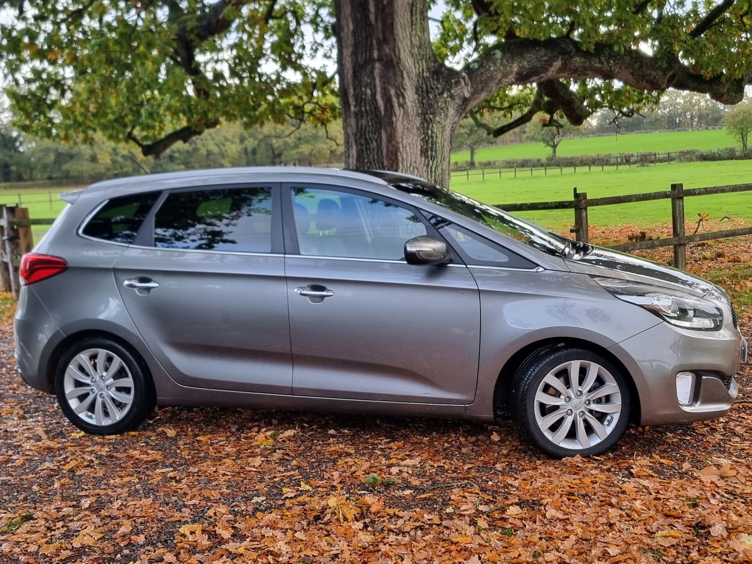 Used Kia Carens 2015 for sale - 76324059: Photo 3