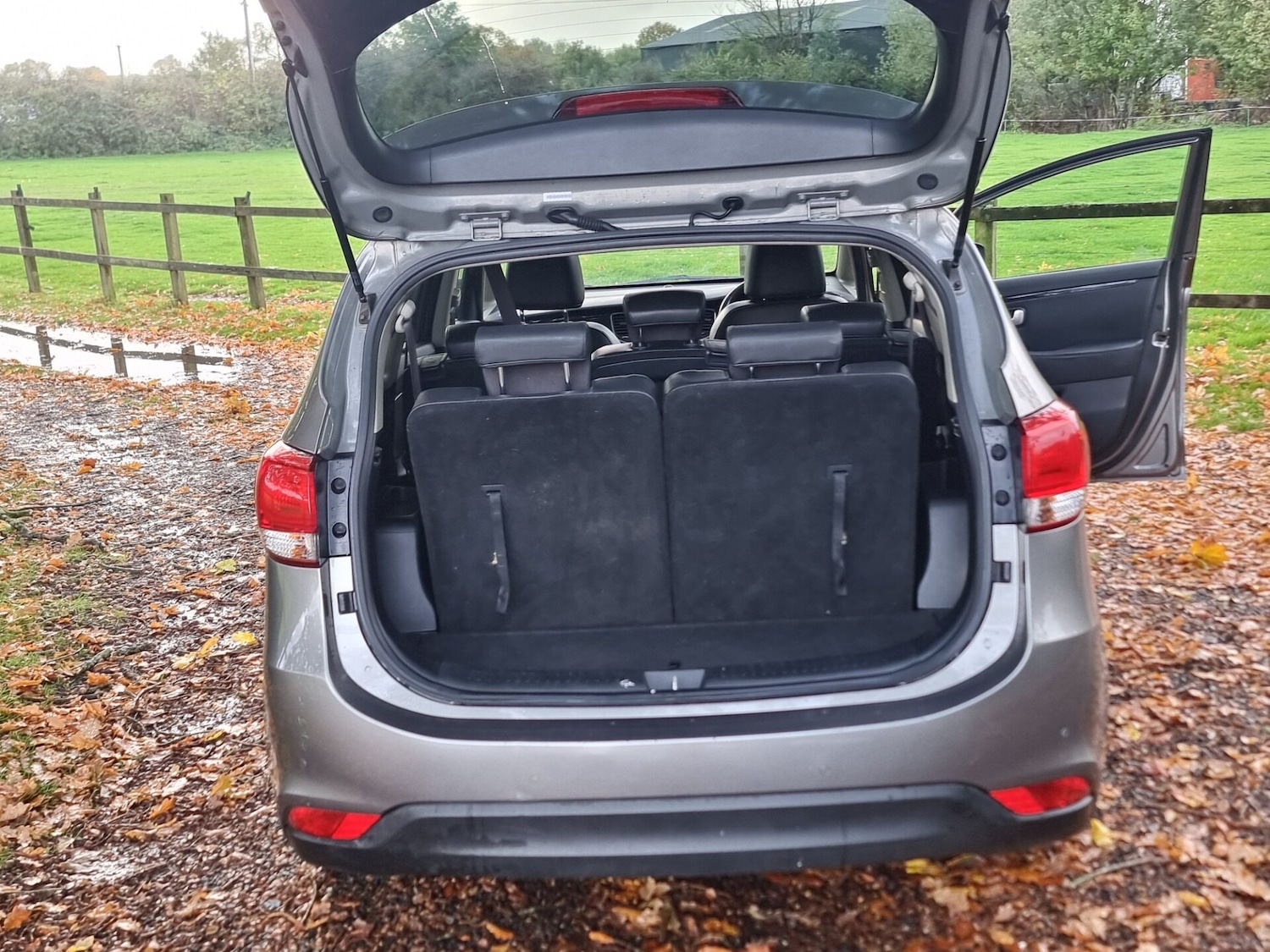 Used Kia Carens 2015 for sale - 76324059: Photo 32